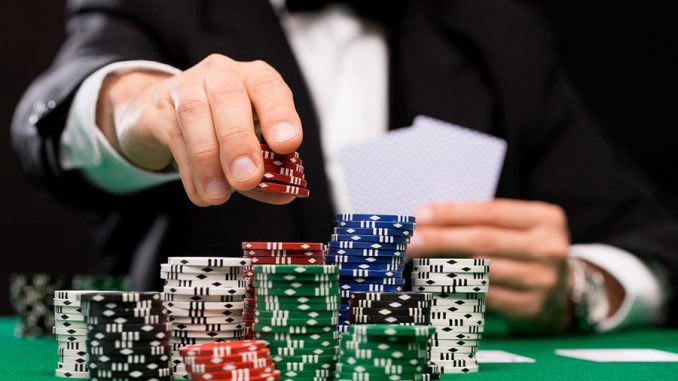 Cara Mengalahkan AK di Poker Online